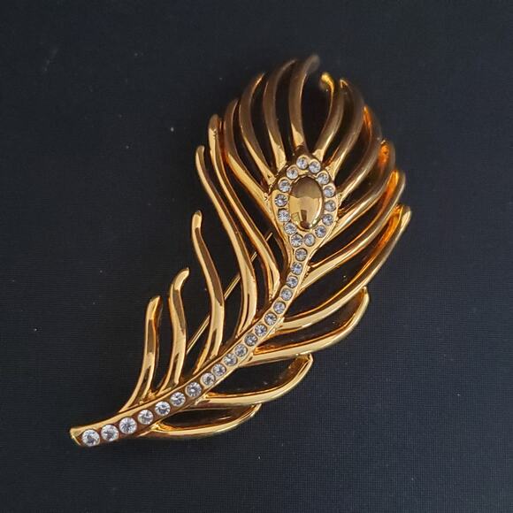 Monet Gold Tone Leaf Brooch Pin with Clear‎ Rhinestones Excellent Signed - Picture 1 of 5